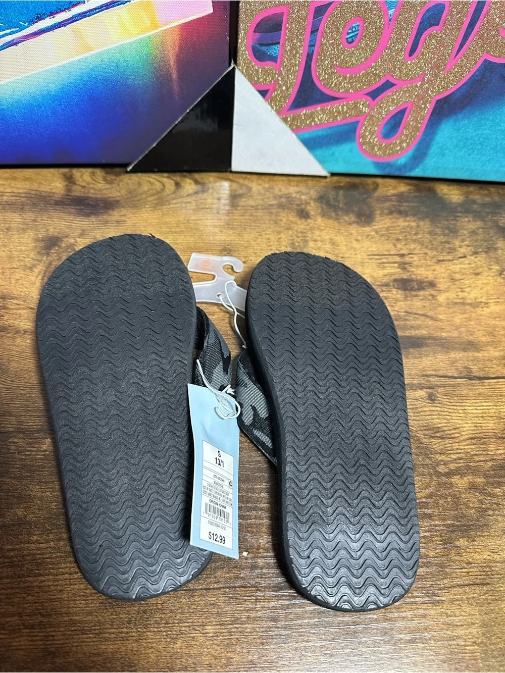 NEW Cat & Jack Boys  Cal Slip-On Thong Sandals Size Small 13/1